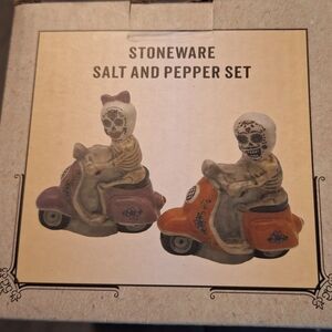 Cracker Barrel Stoneware Salt and Pepper Set - Purple and Orange